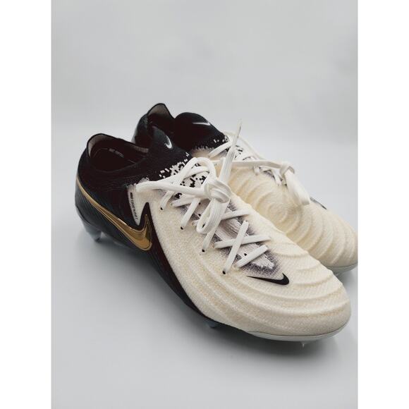 Athletic_Shoes